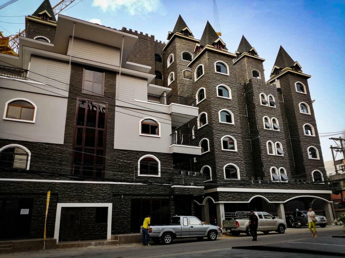 Castle Suites Pattaya Esterno foto