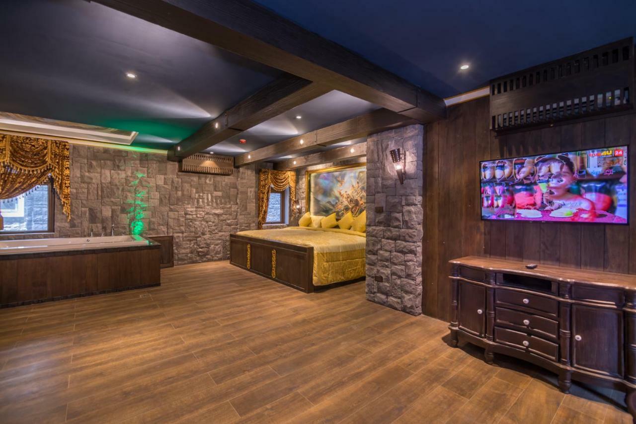 Castle Suites Pattaya Esterno foto