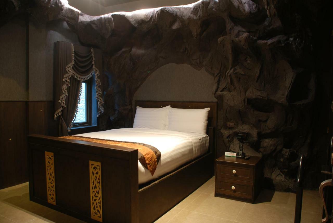 Castle Suites Pattaya Esterno foto