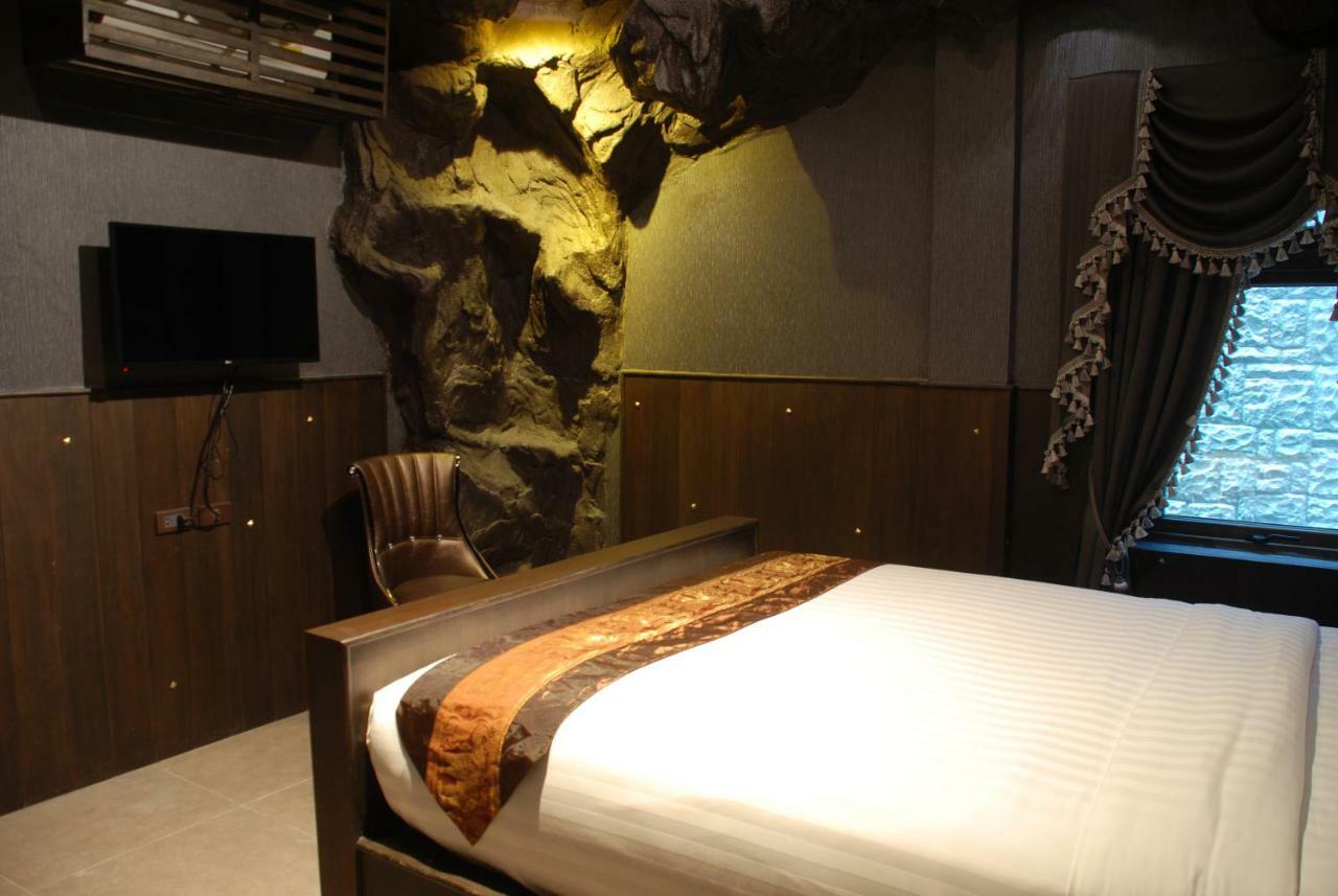 Castle Suites Pattaya Esterno foto